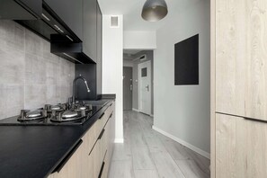 Réfrigérateur, four, plaque de cuisson, lave-vaisselle