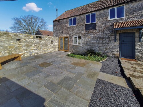 2 bedroom accommodation in Glastonbury