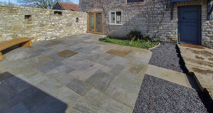 2 bedroom accommodation in Glastonbury