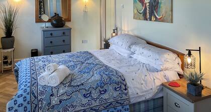 2 bedroom accommodation in Llwynhelig
