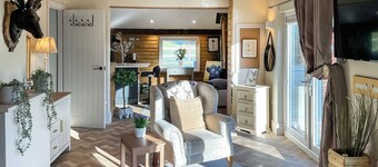 2 bedroom accommodation in Llwynhelig