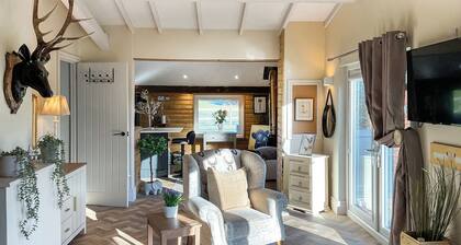 2 bedroom accommodation in Llwynhelig