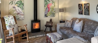 2 bedroom accommodation in Llwynhelig
