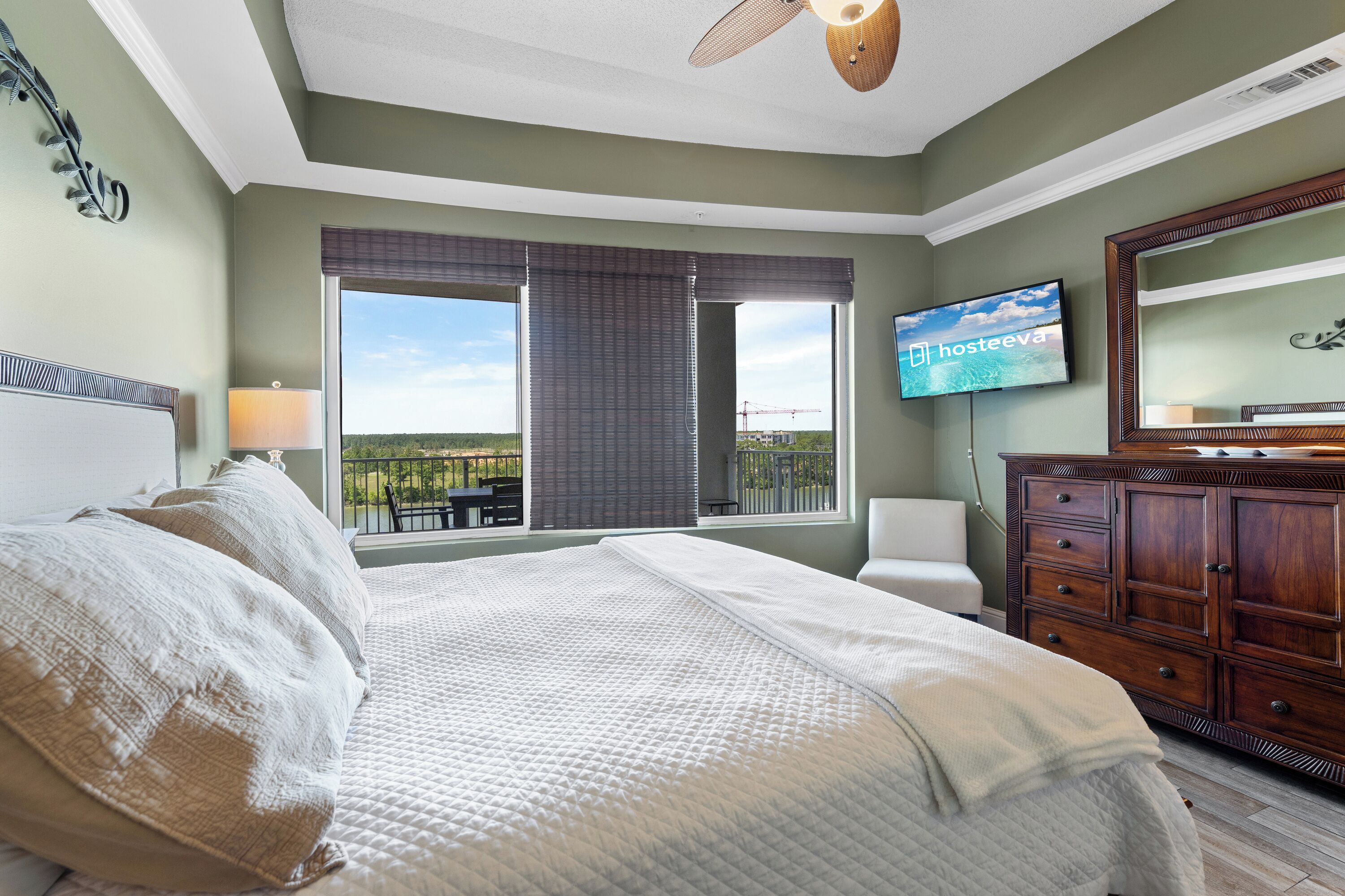 Signature Condo, 2 Bedrooms, Balcony, Harbour View