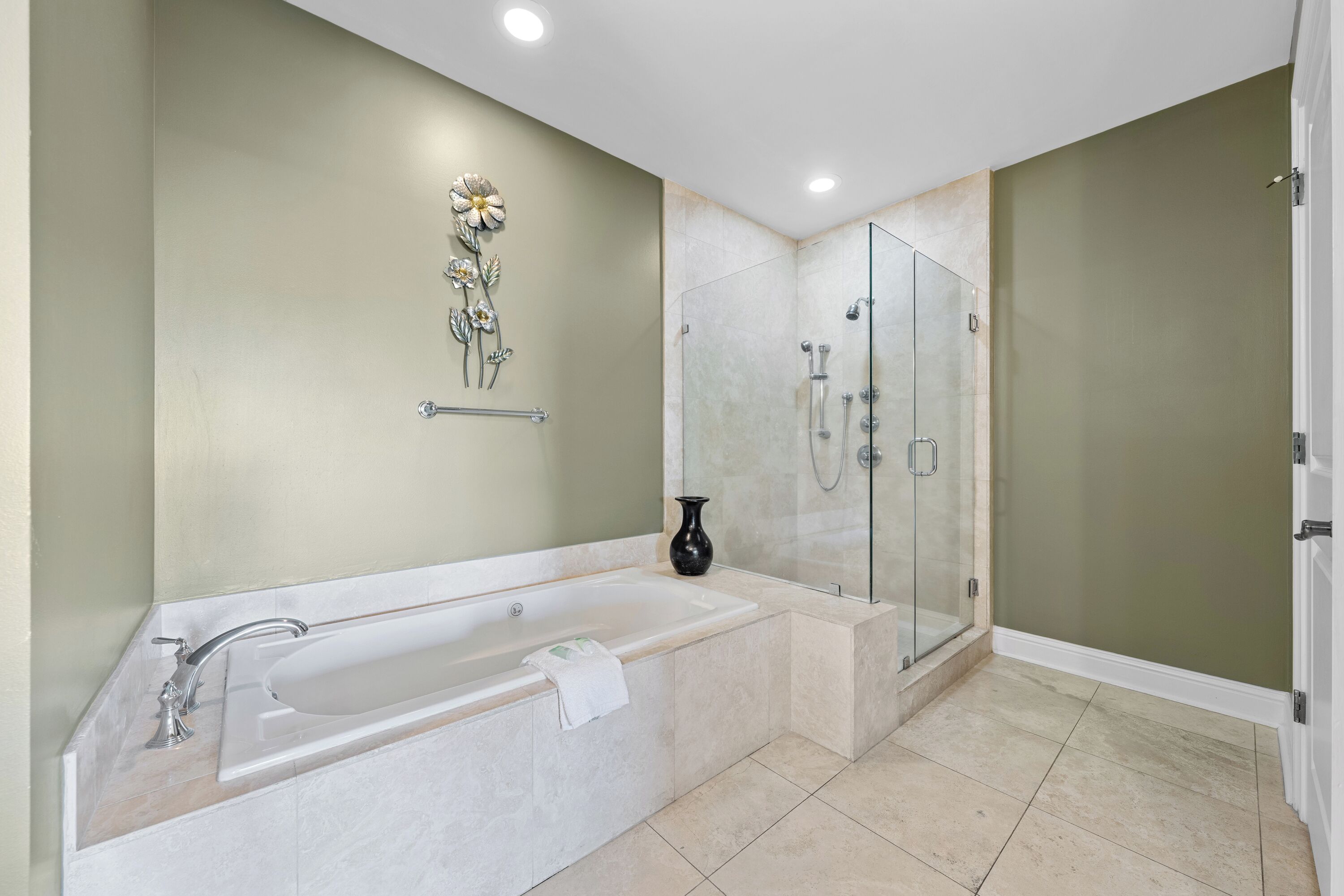 Signature Condo, 2 Bedrooms, Balcony, Harbor View | Bathroom | Free toiletries, towels, soap, shampoo