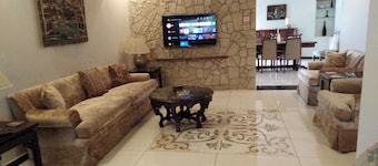 Spacious 6-bedroom house in the heart of Rawalpindi with wifi, heating, AC