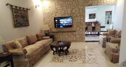 Spacious 6-bedroom house in the heart of Rawalpindi with wifi, heating, AC