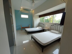 Room - Spacious 6-bedroom house in the heart of Rawalpindi with wifi, heating, AC (Rawalpindi)