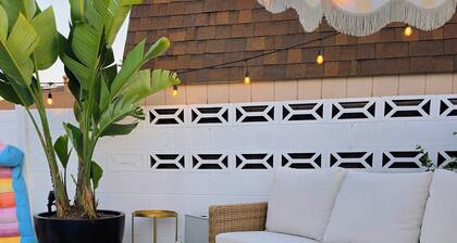 Your Private Pool Getaway, Gourmet Kitchen, Serene Stay Near Everything!