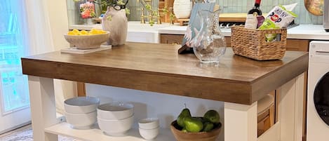 Fridge, microwave, stovetop, blender