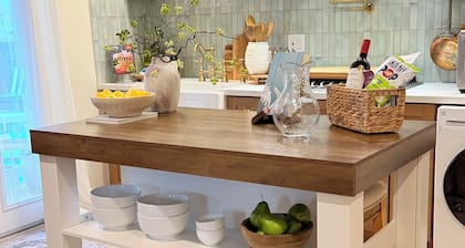 Cozy 1-bedroom retreat in tranquil Montclair with AC and Saltwater Pool