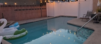 Your Private Pool Getaway, Gourmet Kitchen, Serene Stay Near Everything!