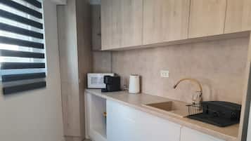 Espresso maker, coffee/tea maker, electric kettle