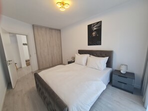 Free WiFi, bed sheets - TN Smart 2BR Apartment (Bucharest)