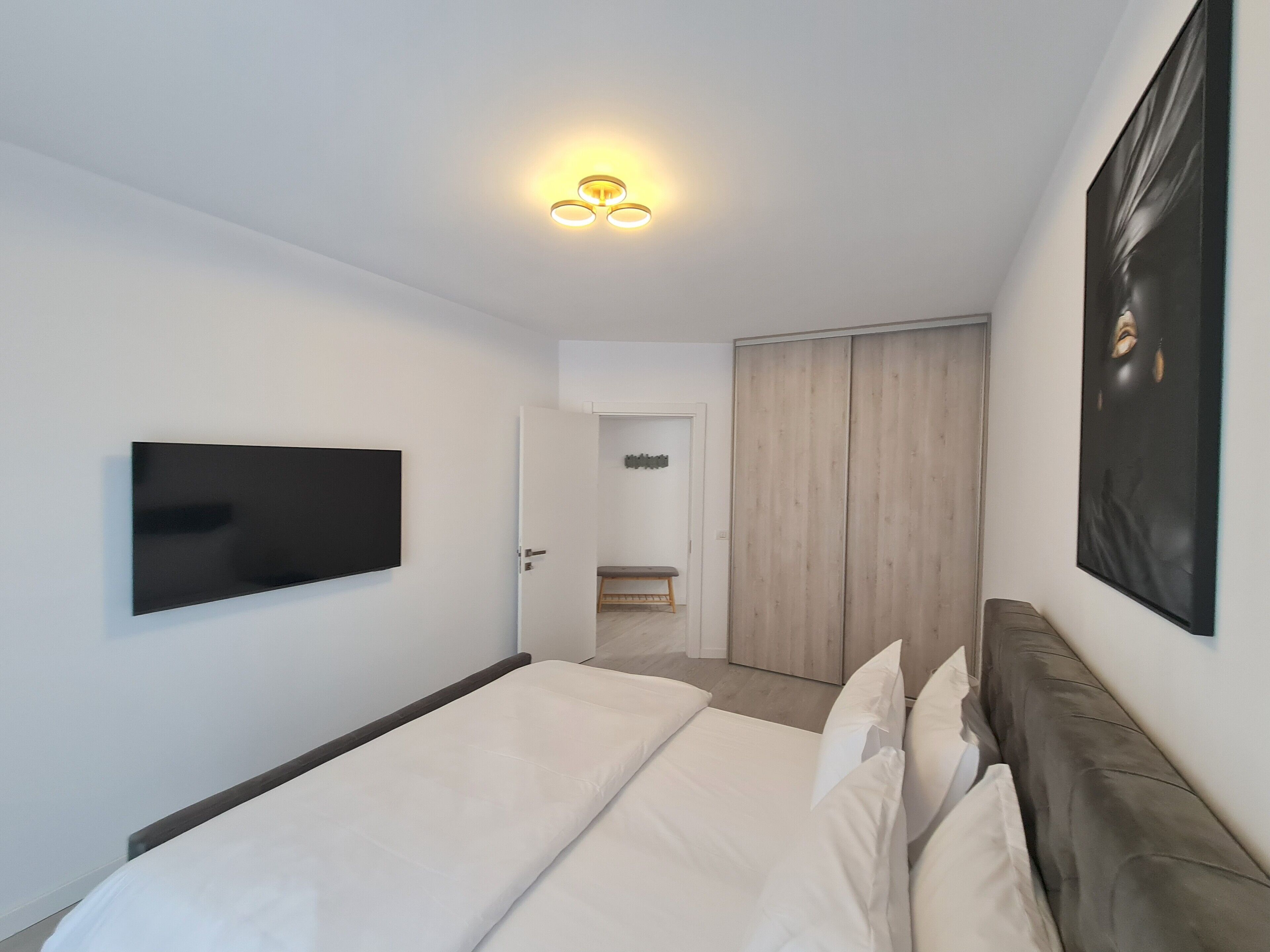 Free WiFi, bed sheets