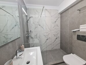 Deluxe Apartment | Bathroom | Towels - TN Smart 2BR Apartment (Bucharest)
