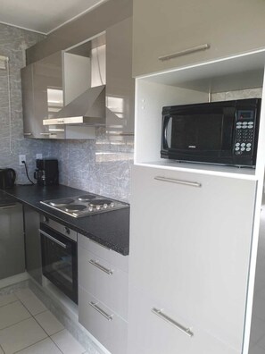 Private kitchen - Casa Andries, Stylish Apartment in the Heart of Steenrijk, Curacao (Willemstad)