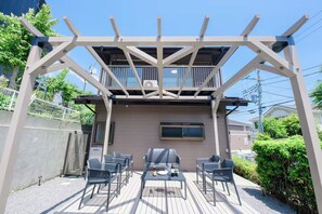 Familie huis, uitzicht op tuin | Terras