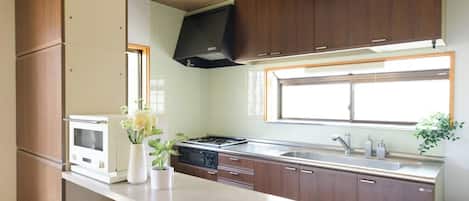 Casa familiar, vista al jardín | Cocina privada | Tetera eléctrica