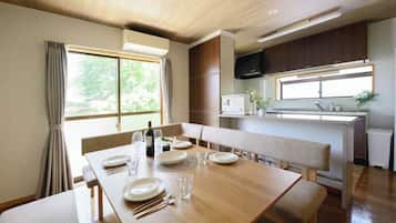 Familie huis, uitzicht op tuin | Woonruimte | Speelgoed