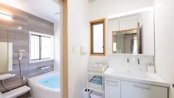 Family House, Garden View | Bathroom
