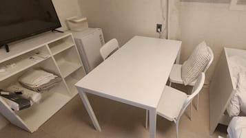 Basic Triple Room | Dining