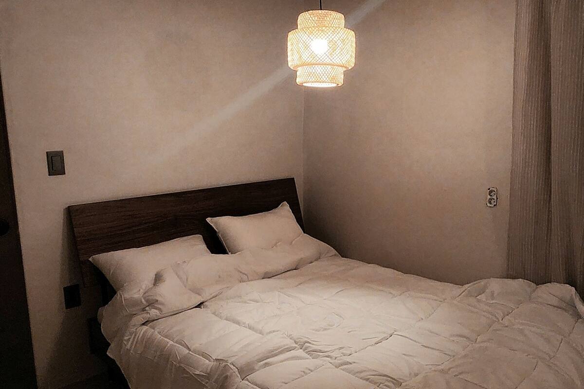 Free WiFi, bed sheets