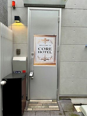 Exterior detail - 3minute walk from HigashiShinjuku Station | Hote / Shinjuku-ku Tokyo (Shinjuku-ku)