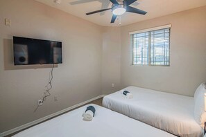 Bügeleisen/Bügelbrett, WLAN, Bettwäsche