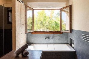 Shower, hair dryer, bidet, towels - VILLA Edén Mediterráneo – Your Private Retreat in Ibiza Weekly Villas (Ibiza)