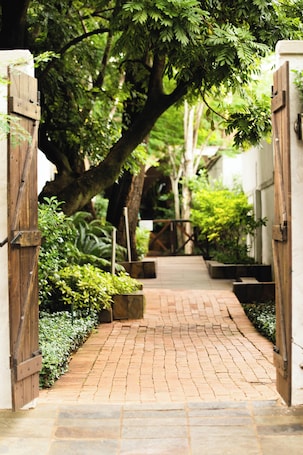 Jardines del alojamiento. Village Ridge Stays