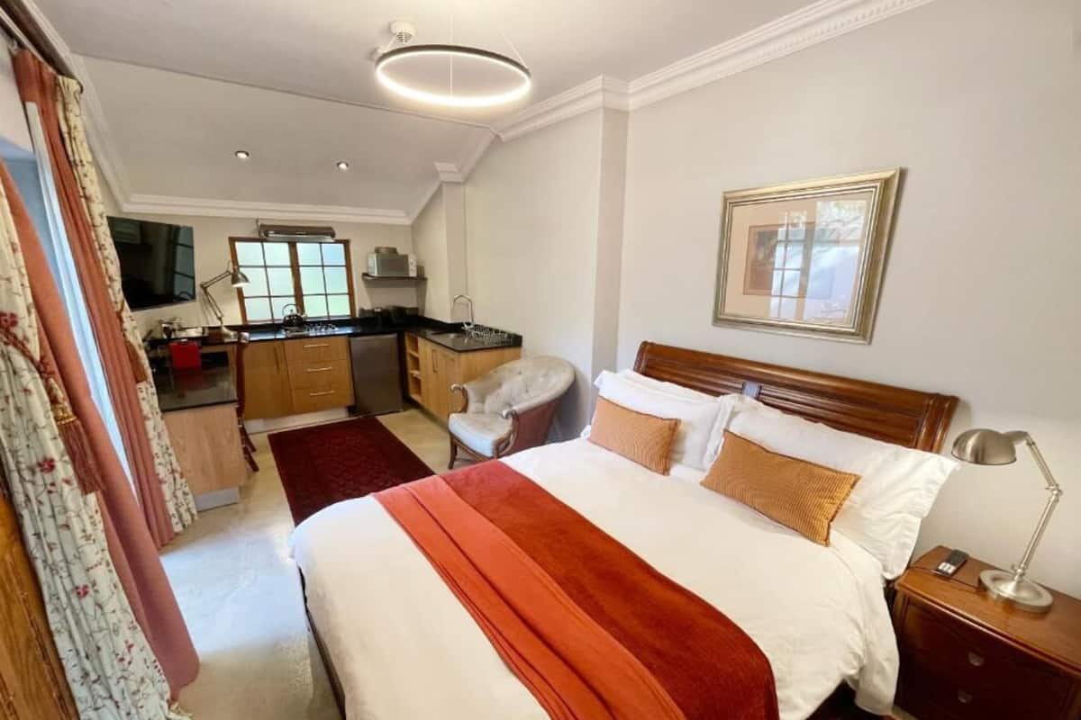 Classic Studio, Patio, Garden View | In-room safe, WiFi (free)