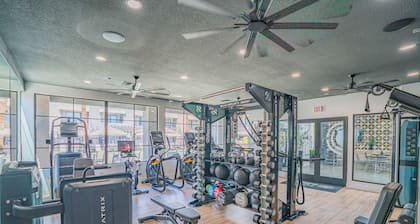 Westgate Stay w/ Pool, Gym & Hot Tub