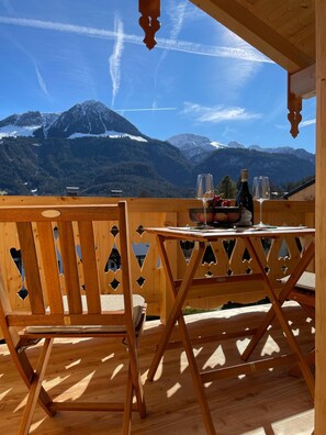 Outdoor dining - Vacation apartment Kehlsteinblick, 1-2 persons, 87 sqm, separate bedroom, kitchen, living room, shower/WC, balcony (Schönau am Königssee)