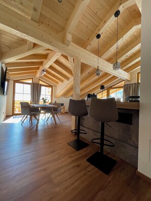 Dining - Vacation apartment Kehlsteinblick, 1-2 persons, 87 sqm, separate bedroom, kitchen, living room, shower/WC, balcony (Schönau am Königssee)