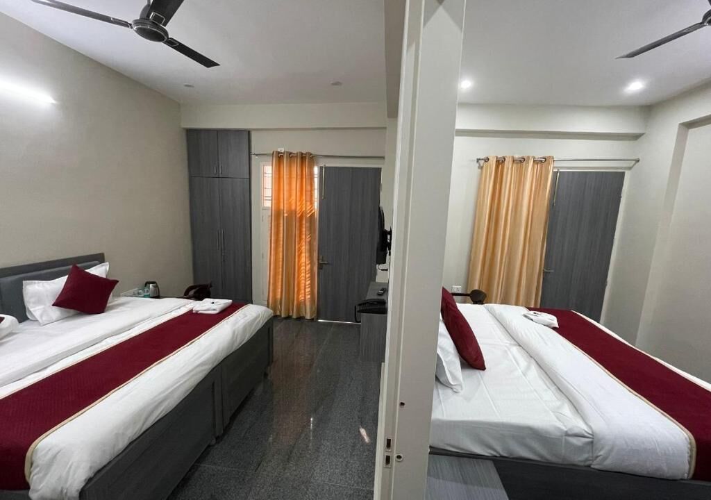 Bàn ủi/dụng cụ ủi quần áo 