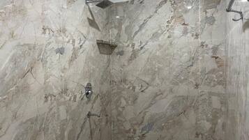 Double Room, Balcony, Garden View | Bathroom