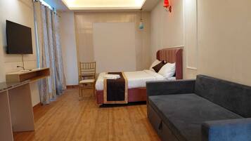 Suite | Free WiFi, bed sheets