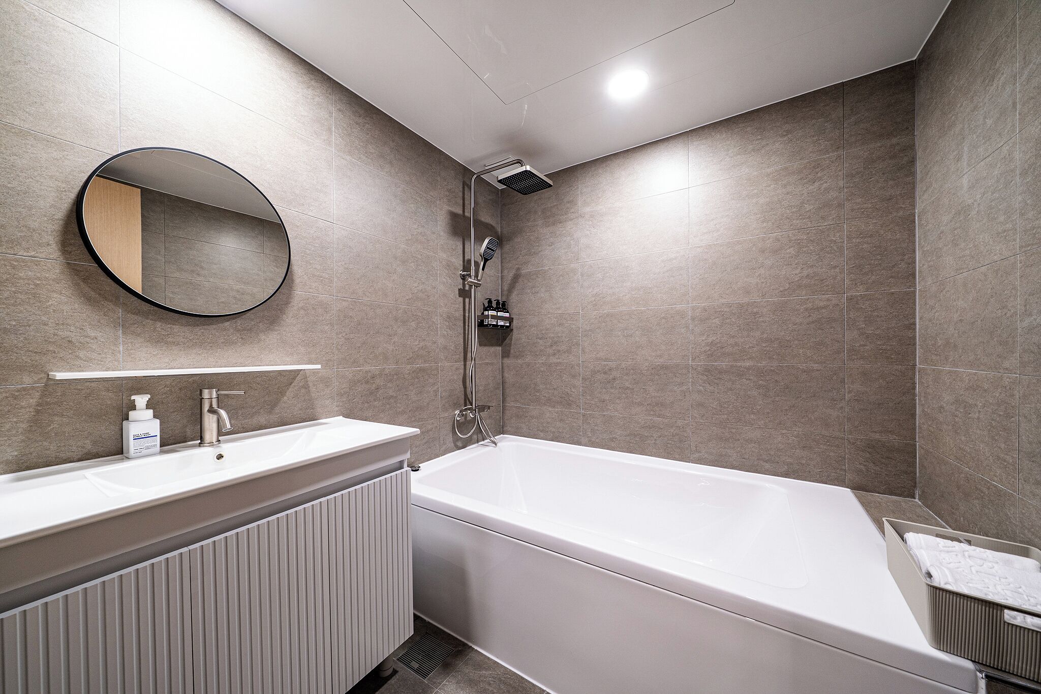 스위트 | 욕실 | 헤어드라이어, 타월, 비누, 샴푸