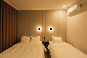 Quarto duplo luxo | Escrivaninha, Wi-Fi de cortesia