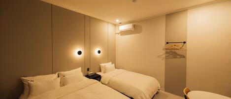 Deluxe Twin Room | Desk, free WiFi