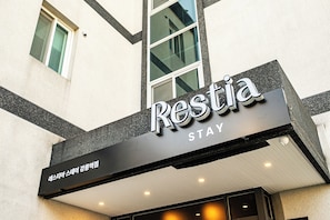 تفاصيل الفندق من الخارج