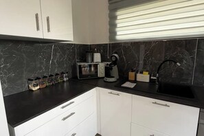 冰箱、微波炉、烤箱、炉灶