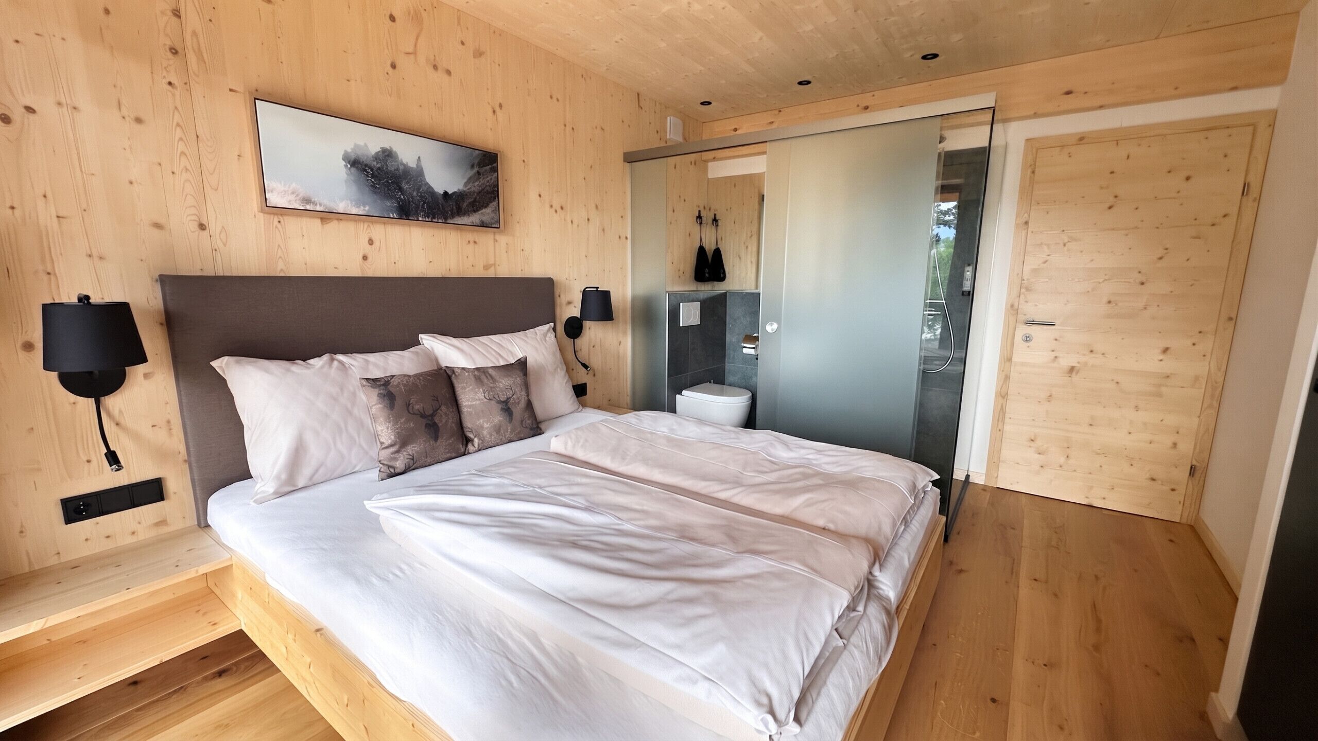 4 bedrooms, bed sheets