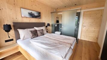4 bedrooms, bed sheets