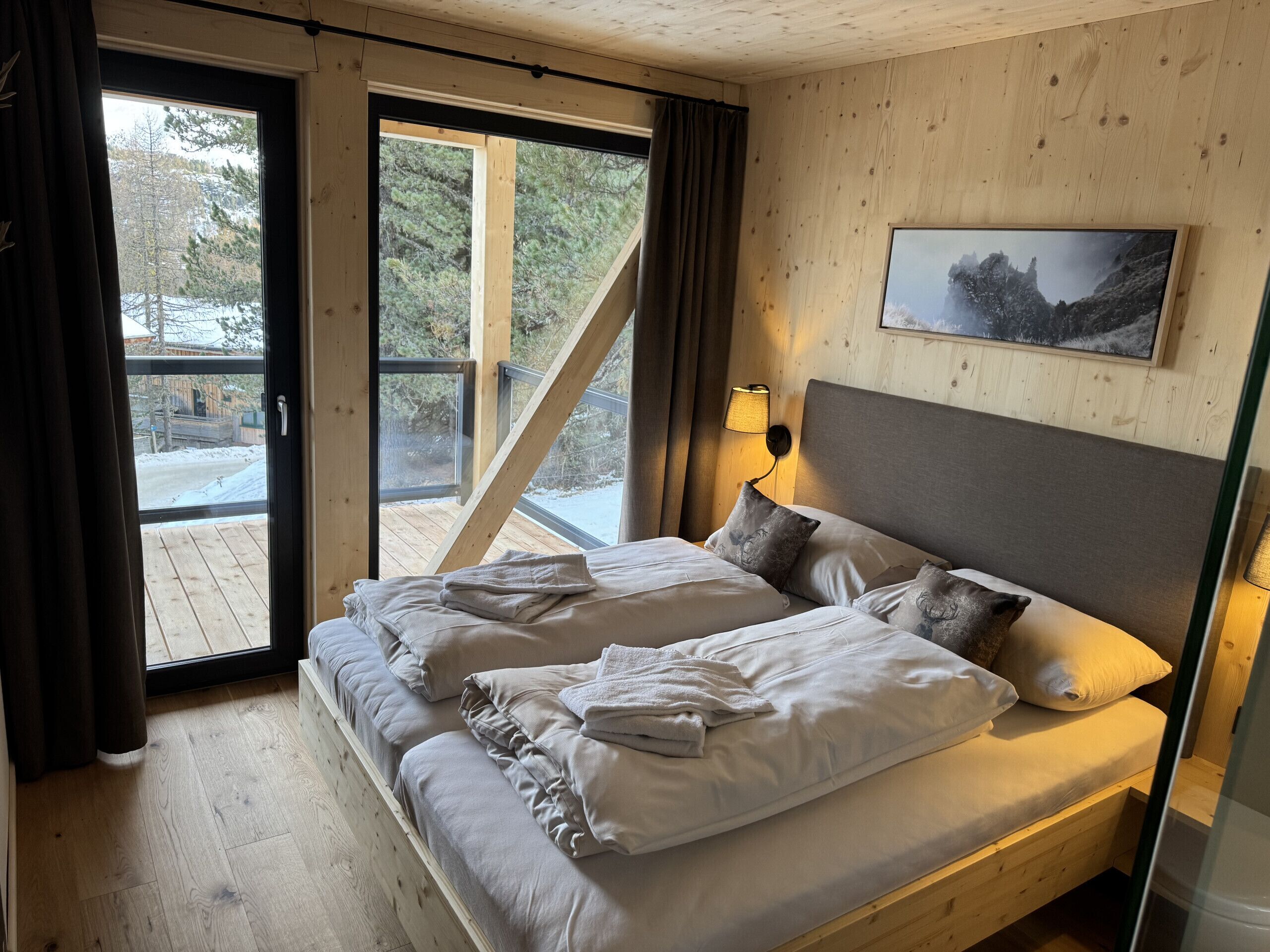 4 bedrooms, bed sheets