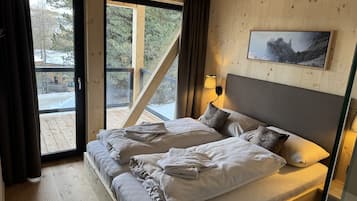 4 bedrooms, bed sheets
