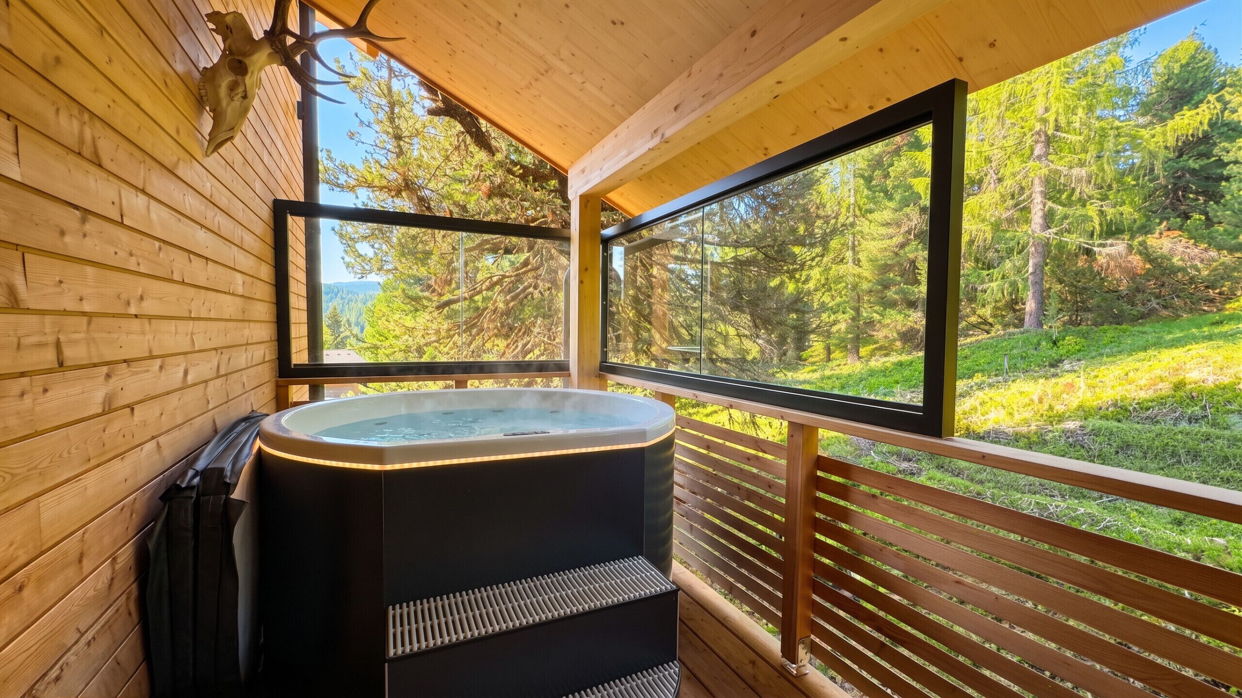 Indoor spa tub