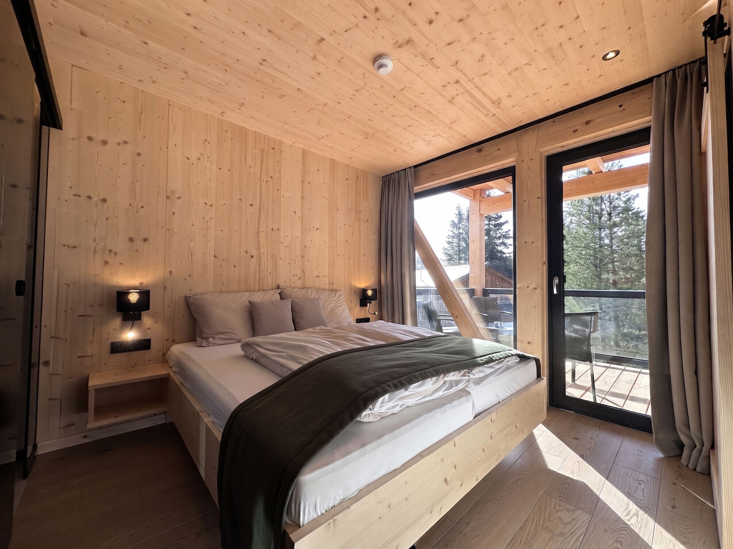 4 bedrooms, bed sheets