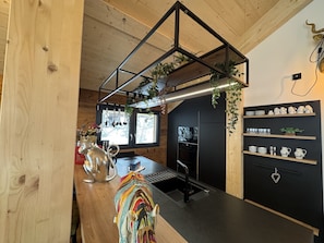 Kühlschrank, Mikrowelle, Ofen, Geschirrspüler